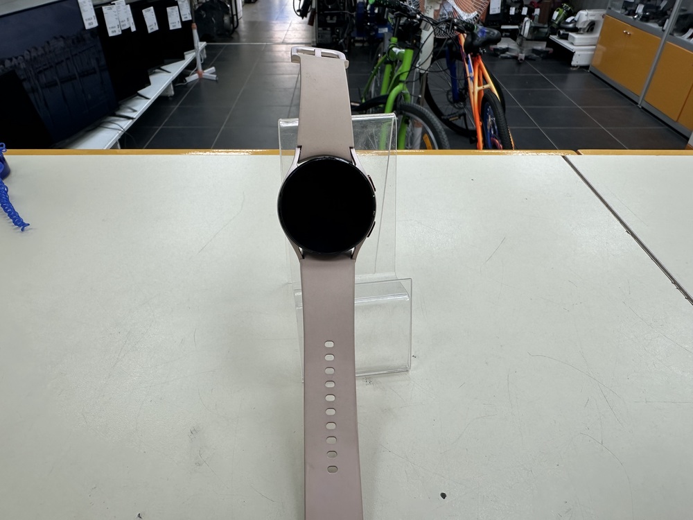 Смарт-часы Samsung Galaxy Watch 4