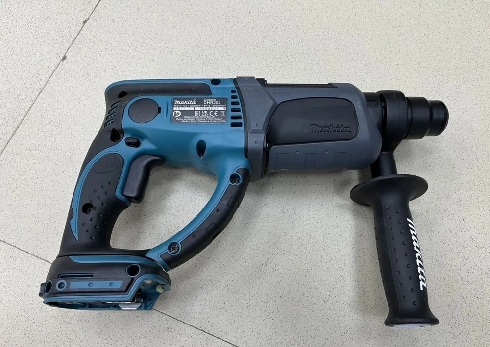 Перфоратор Makita DHR202;