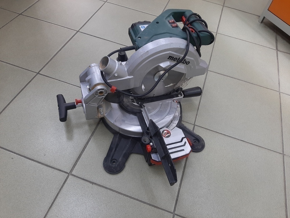 Торцовочная пила Metabo KS-216