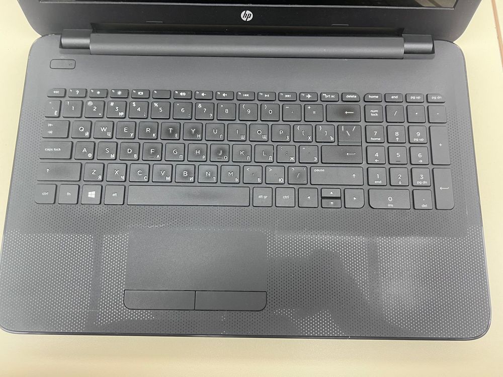 Ноутбук HP 15-af120ur; A8-7410, Radeon R5 M330, 6 Гб, 500 Гб