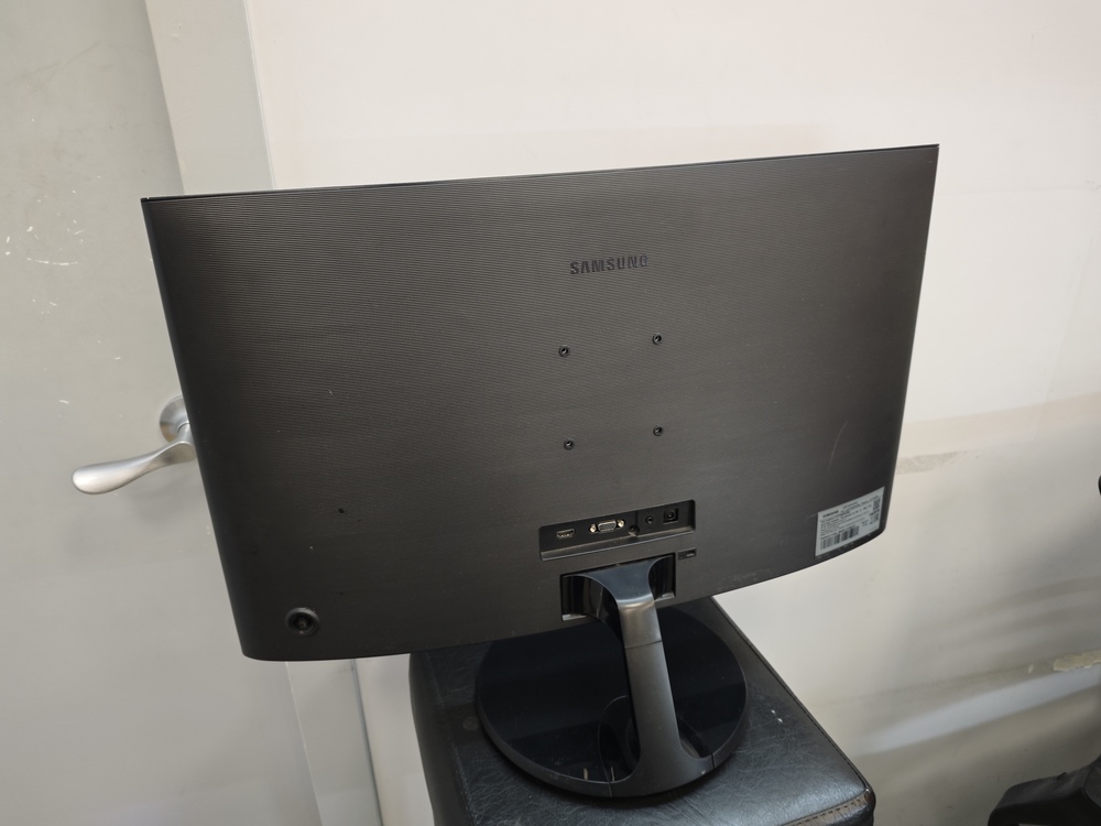 Монитор Samsung LC27F390FHIXRU