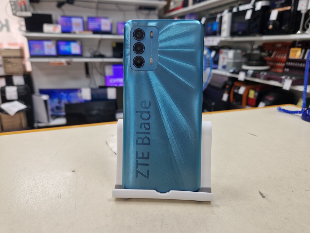 Смартфон ZTE Blade V40