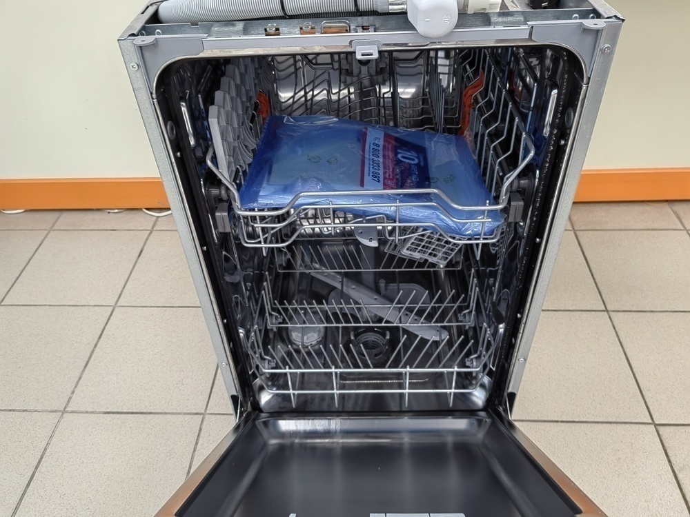 Посудомоечная машина Hotpoint-Ariston HSFE 1B0 C S