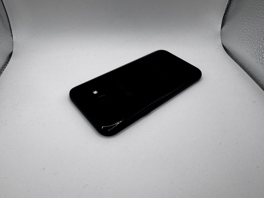 Смартфон Samsung Galaxy J5 2017