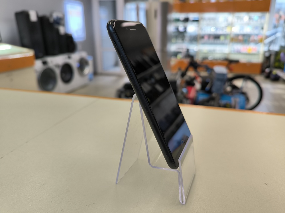 Смартфон Apple iPhone SE 2020 64Gb