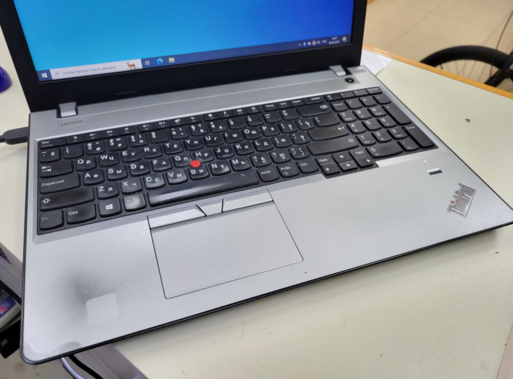 Ноутбук Lenovo; Core i3-6006U, Intel HD Graphics 520, 4 Гб, 240 Гб, Нет