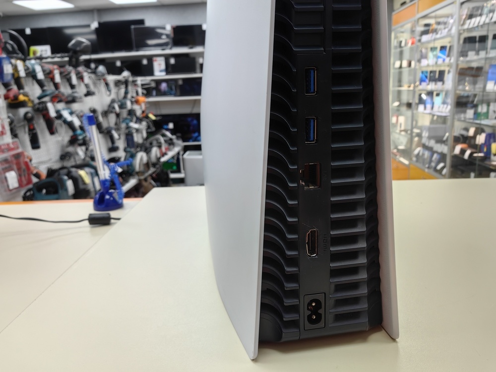 Игровая приставка PlayStation 5 825Gb (С дисководом) Игровая приставка PlayStation 5 825Gb (С дисководом)