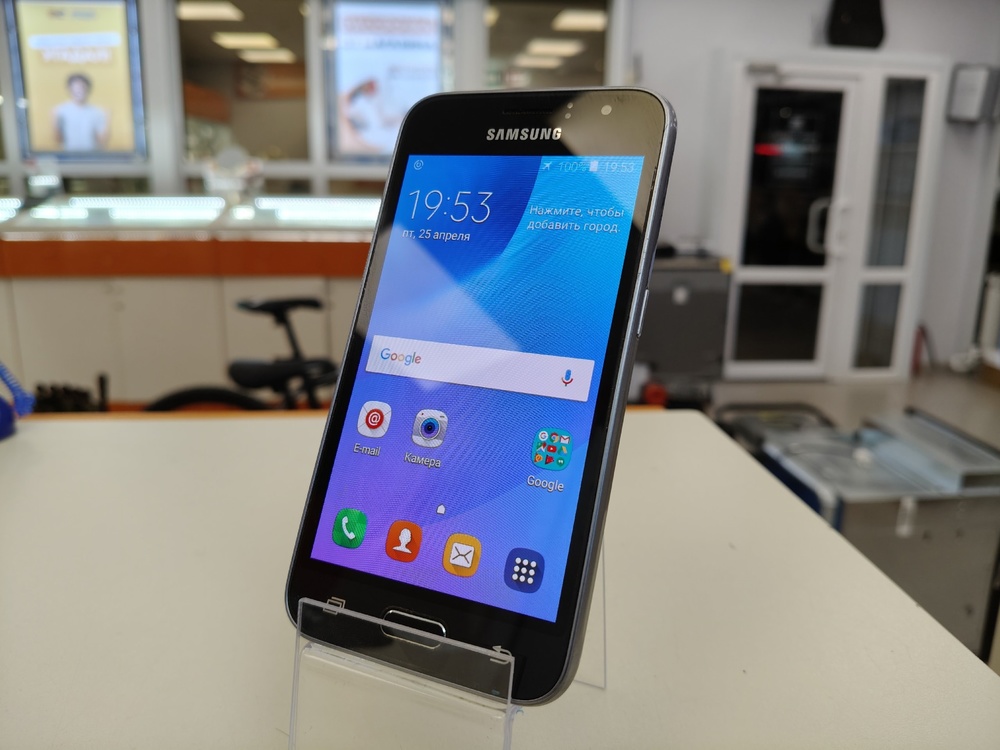 Смартфон Samsung Galaxy J1 2016 1/8