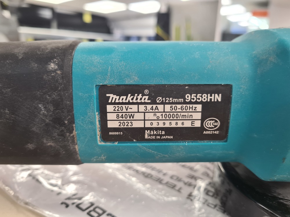Угловая шлифмашина Makita 9558HN