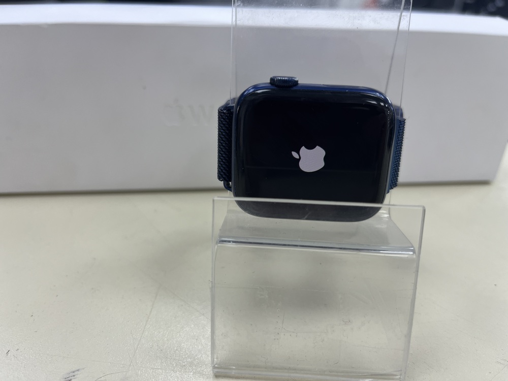 Смарт-часы Apple Watch Series 6 44 мм