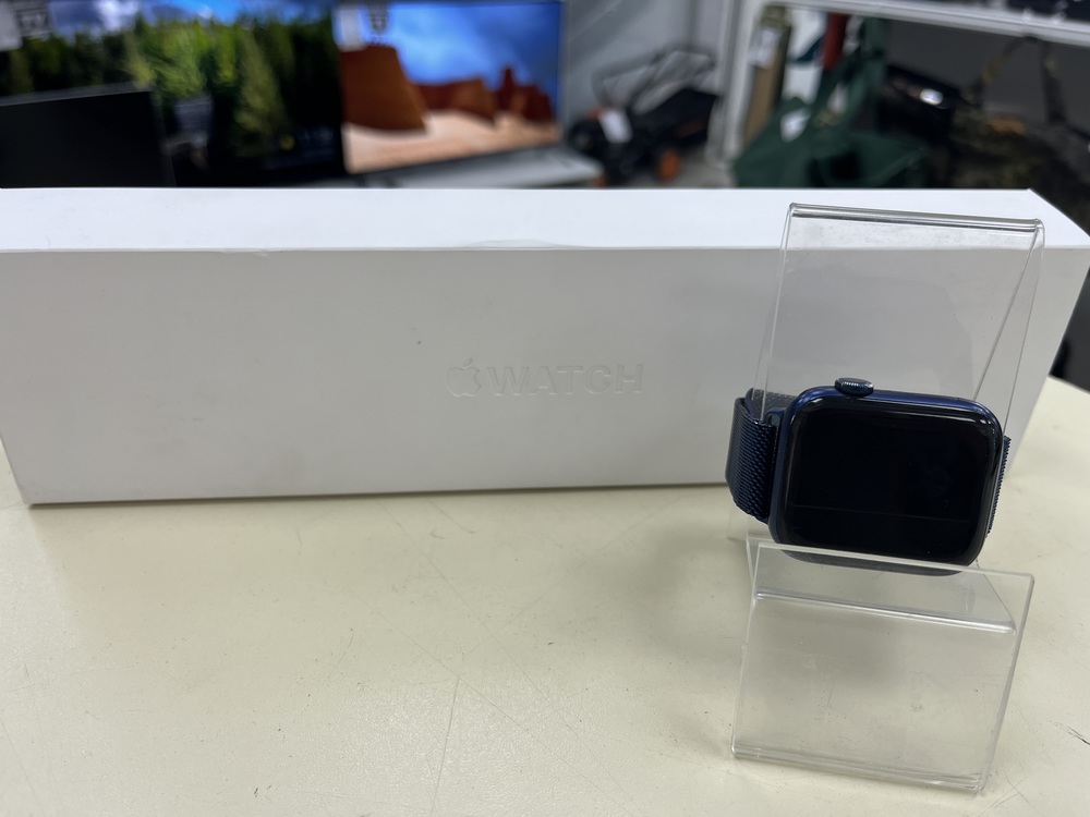 Смарт-часы Apple Watch Series 6 44 мм