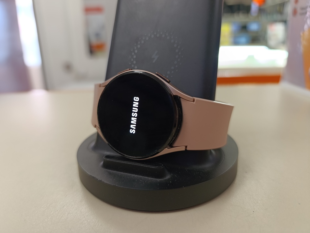 Смарт-часы Samsung Galaxy Watch 4