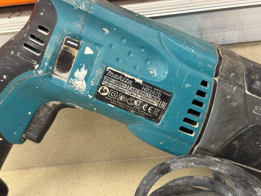 Перфоратор Makita HR2470