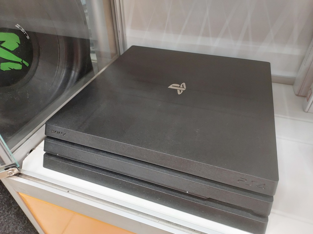 Игровая приставка PlayStation 4 Pro 1Tb