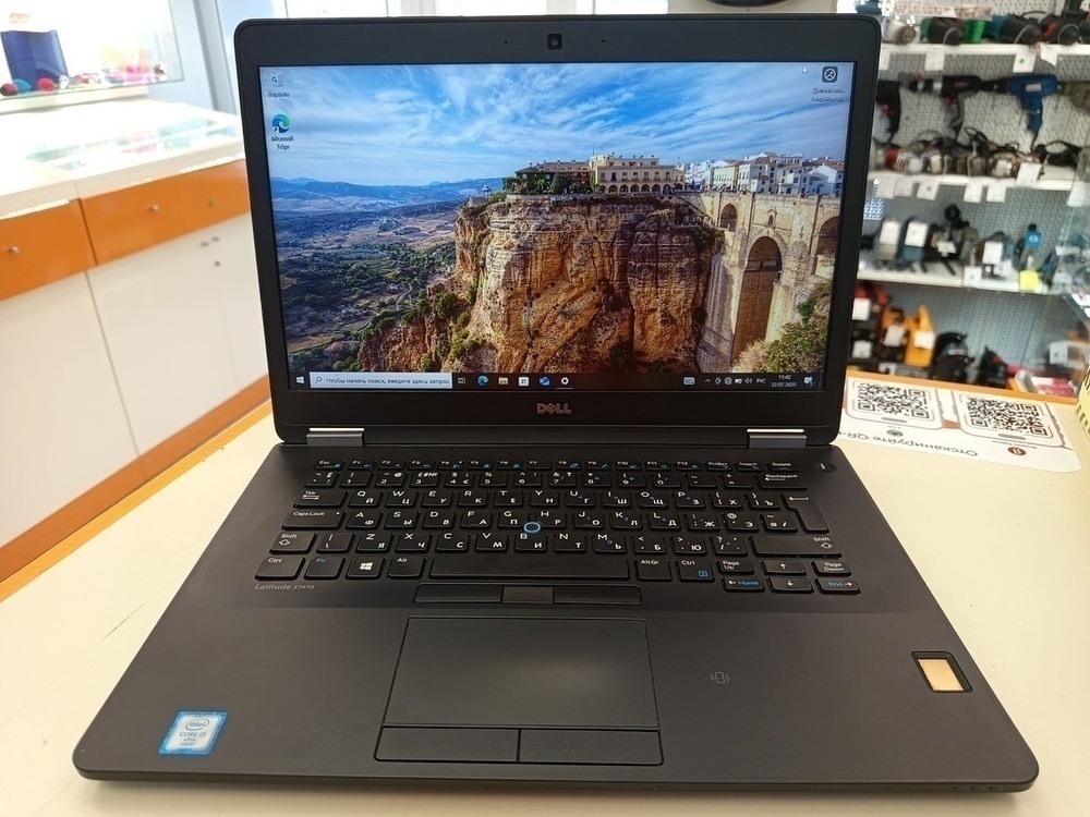 Ноутбук DELL; Core i7-6600U, Intel HD Graphics 520, 8 Гб, 256 Гб, Нет