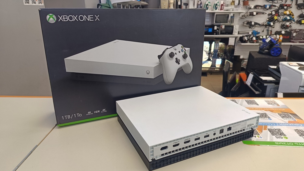 Игровая приставка Xbox One X 1Tb