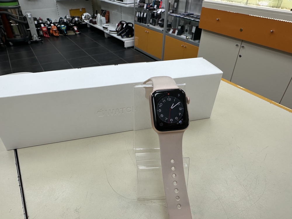 Смарт-часы Apple Watch Series 5 40 мм