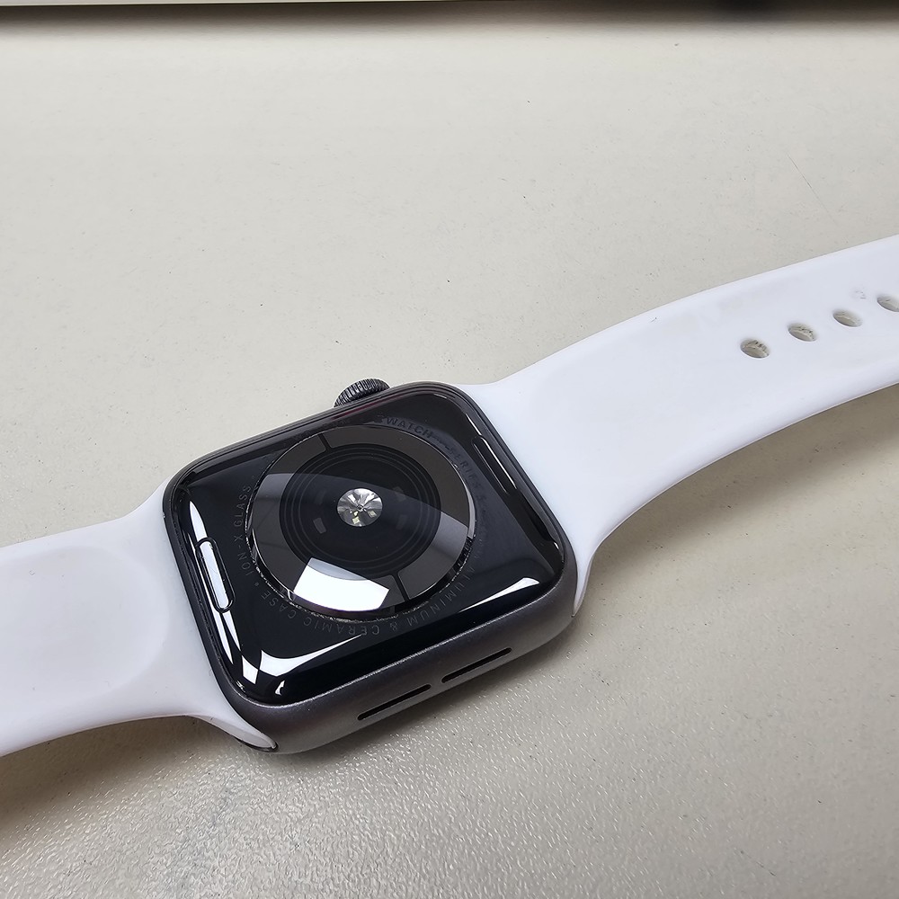 Смарт-часы Apple Watch Series 5 40 мм