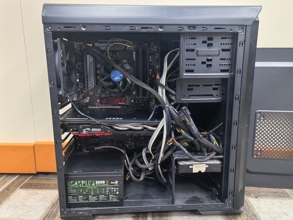 Системный блок Aero Cool; Core i3-8100, GeForce GTX 1060 3GB, 16 Гб, 256 Гб, 320 Гб
