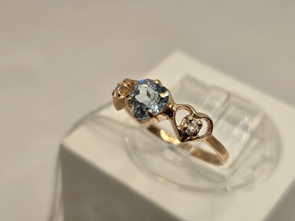 КОЛЬЦО С КАМНЯМИ (Au 585)