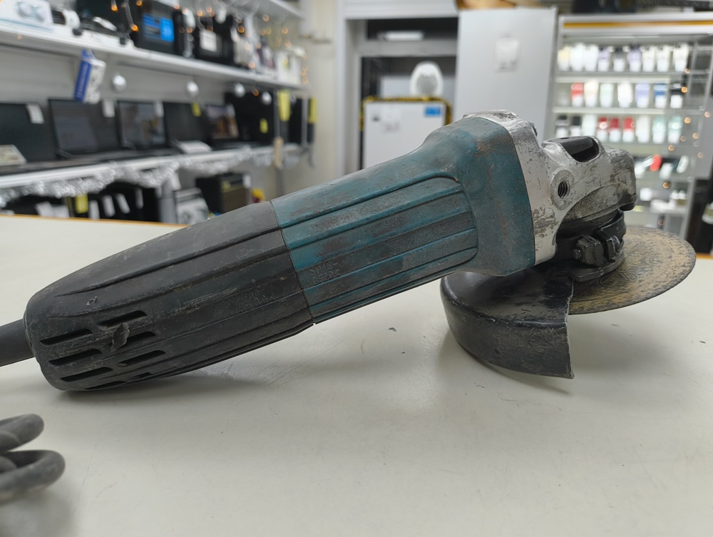 Угловая шлифмашина Makita GA5030R