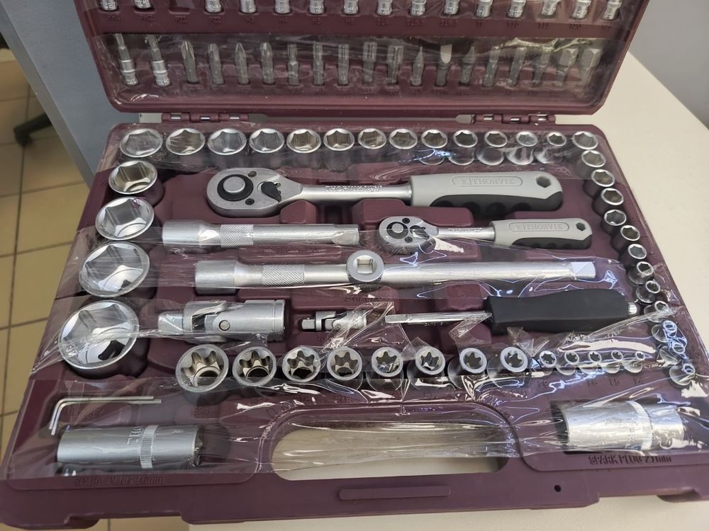 Набор инструментов Thorvik UTS0108