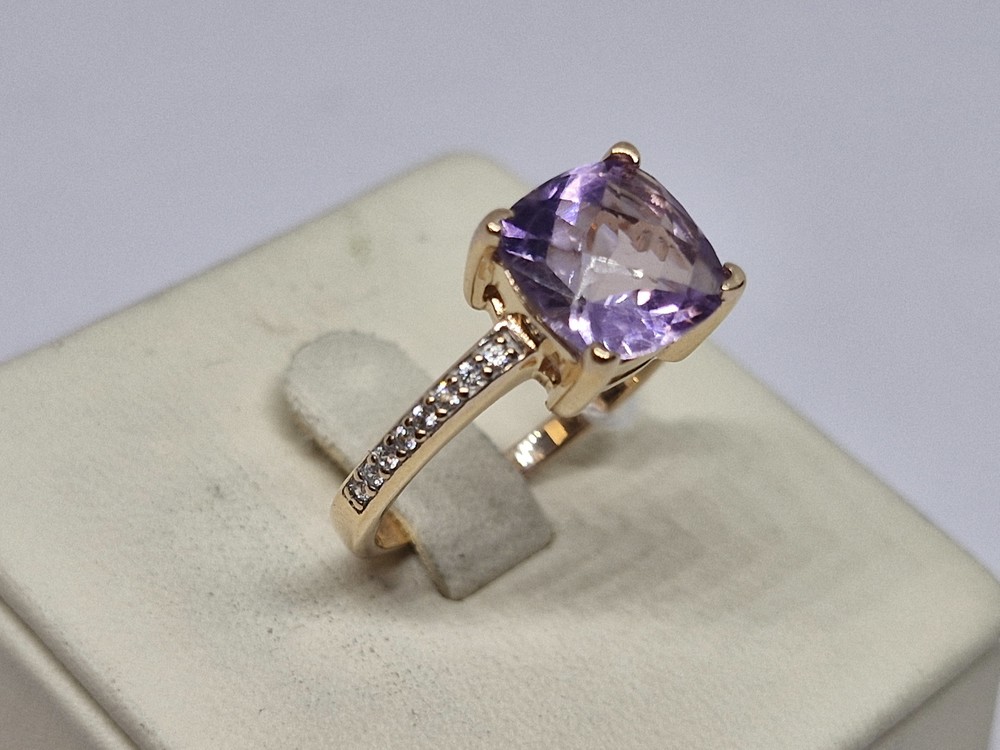 КОЛЬЦО С КАМНЯМИ (Au 585)