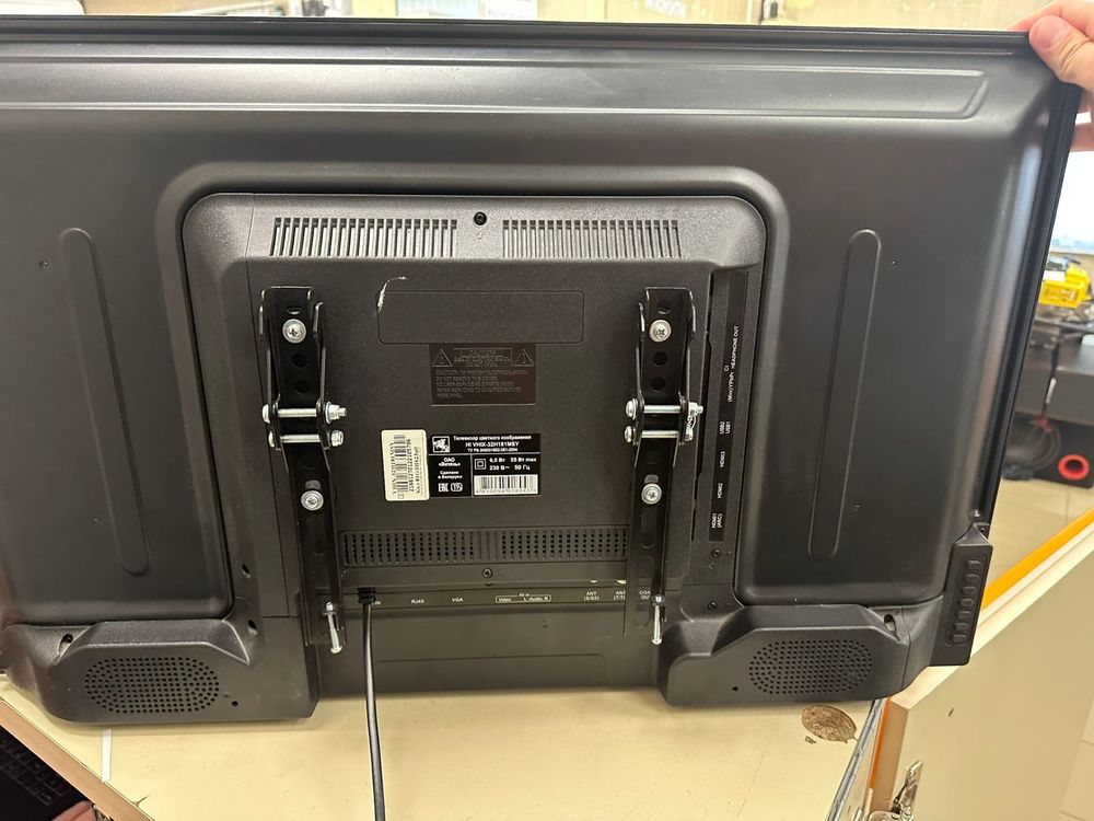 LED Телевизор HI 32HS11X