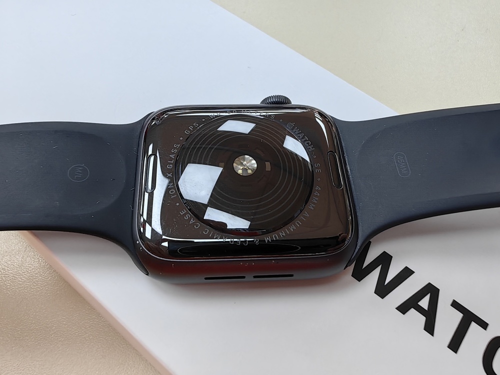 Смарт-часы Apple Watch SE 2020 44mm
