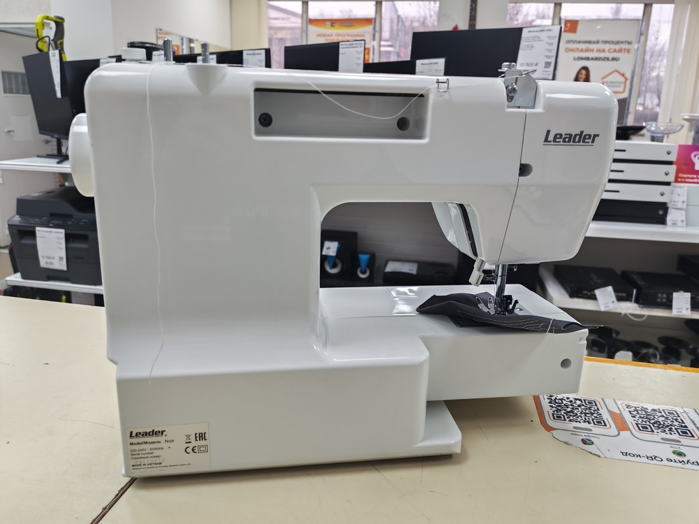 Швейная машина Leader Noir