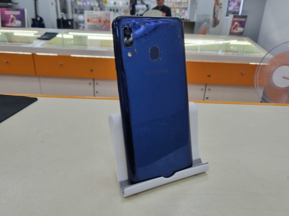 Смартфон Samsung Galaxy A20 3/32