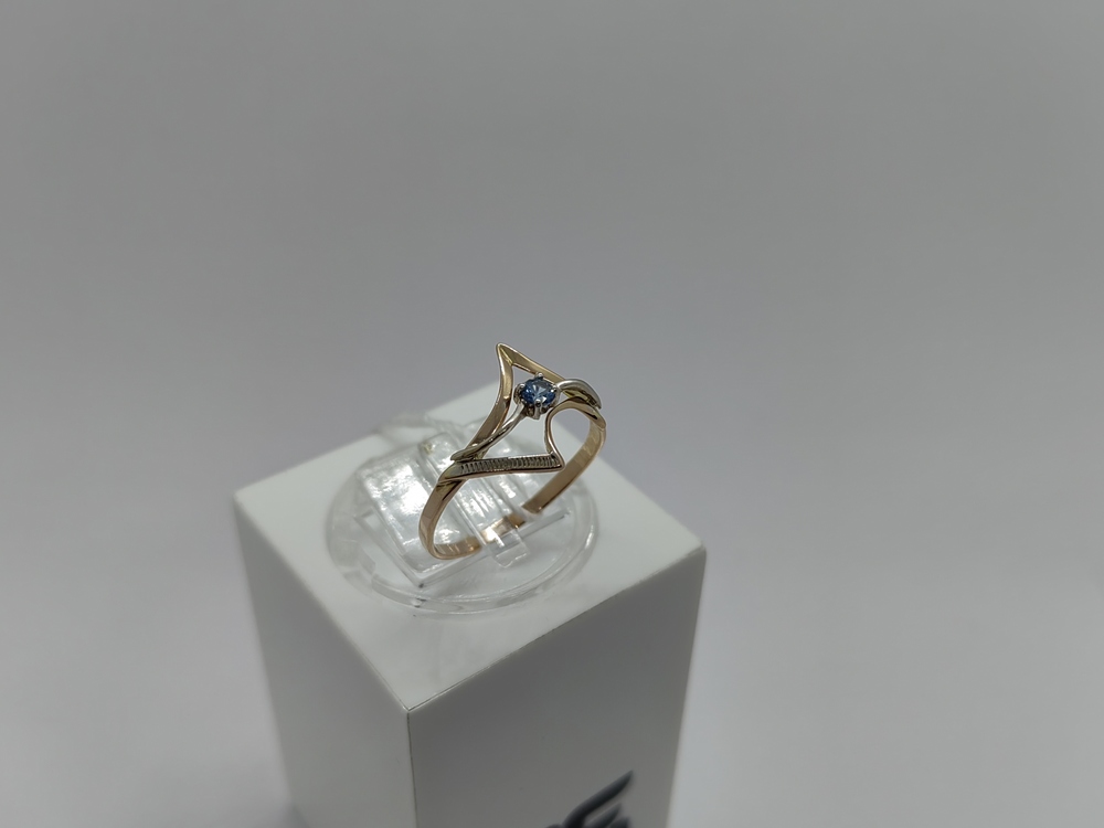 КОЛКМ585 КОЛЬЦО С КАМНЕМ (Au 585) КОЛКМ585 КОЛЬЦО С КАМНЕМ (Au 585)