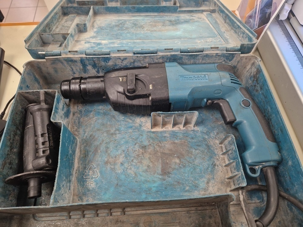 Перфоратор Makita HR 2440