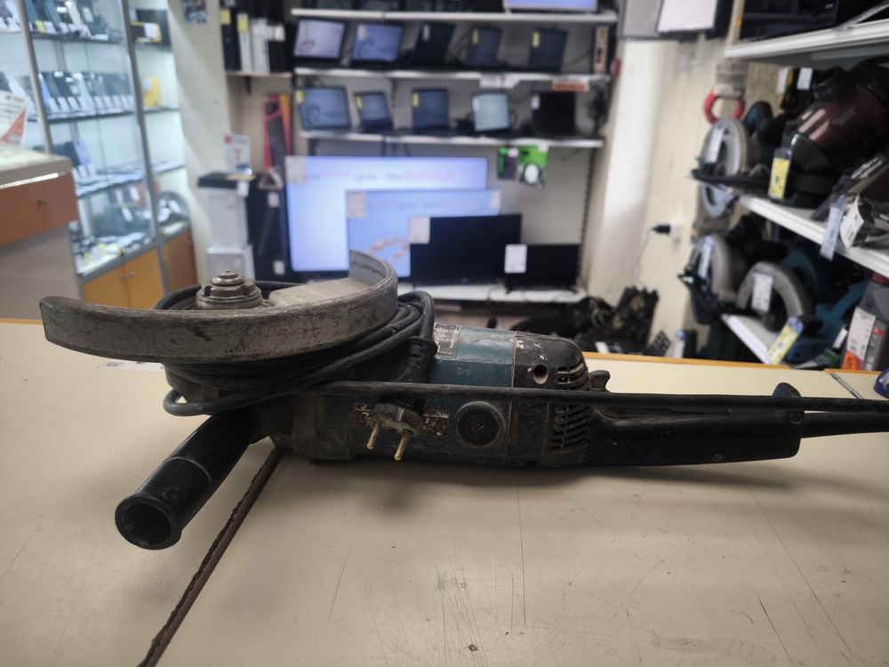Угловая шлифмашина Makita 9069S