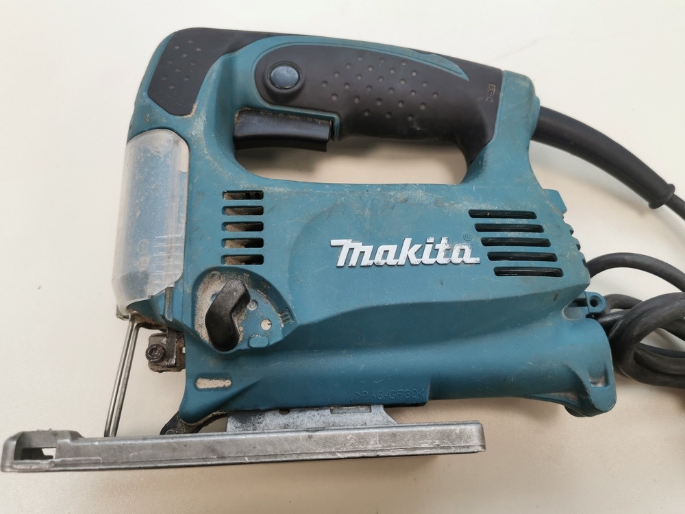 Лобзик Makita 7002;