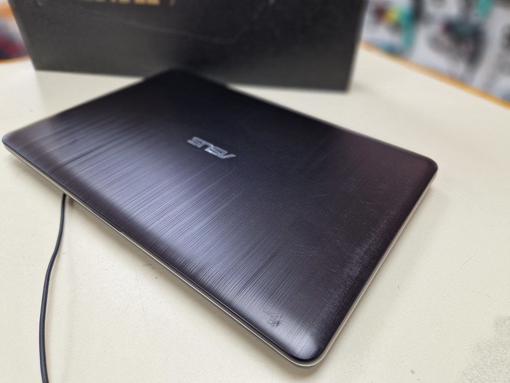 Ноутбук ASUS 9206; AMD A6-9225, Radeon R4, 8 Гб, 500 Гб