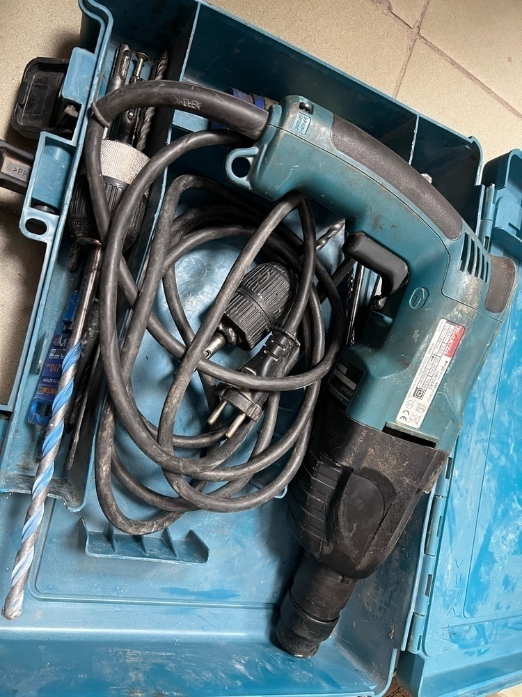 Перфоратор Makita HR 2440