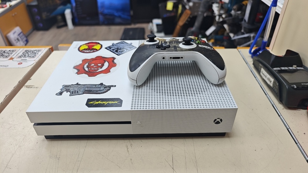 Игровая приставка Xbox One S 1TB
