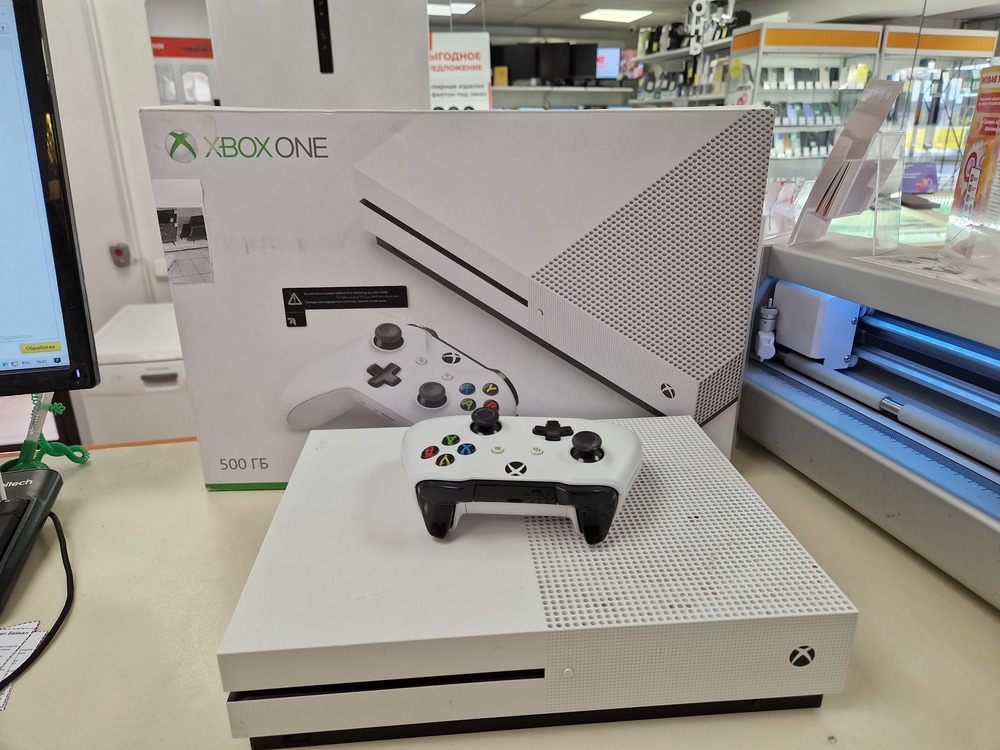 Игровая приставка Xbox One S 500Gb Игровая приставка Xbox One S 500Gb