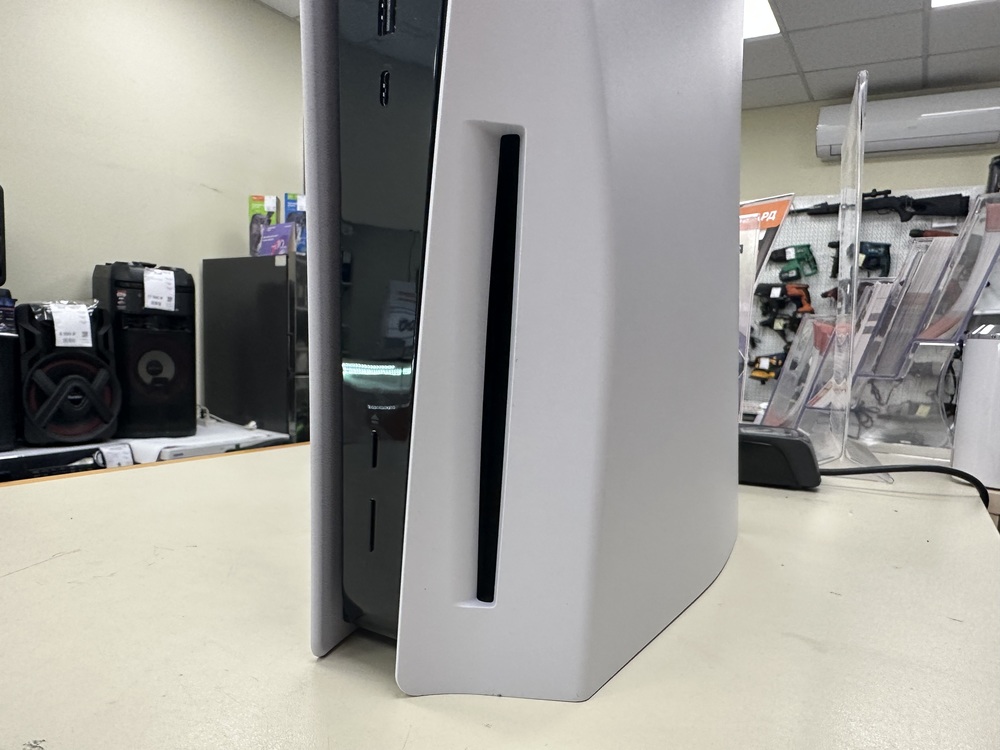 Игровая приставка PlayStation 5 825Gb (С дисководом)
