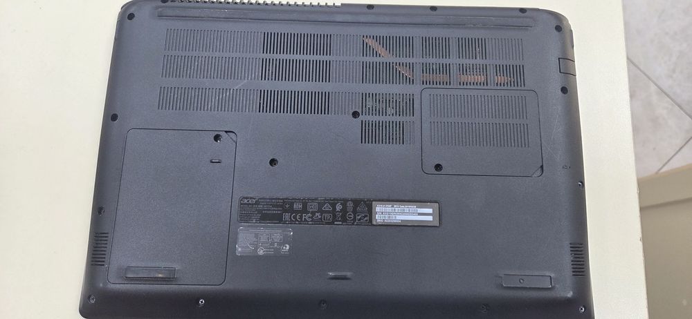 Ноутбук Acer; Ryzen 3 2200U, Radeon Vega 3, 4 Гб, 256 Гб, Нет