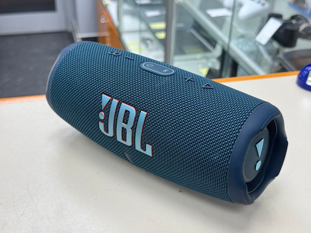 Умная колонка JBL Flip 5;