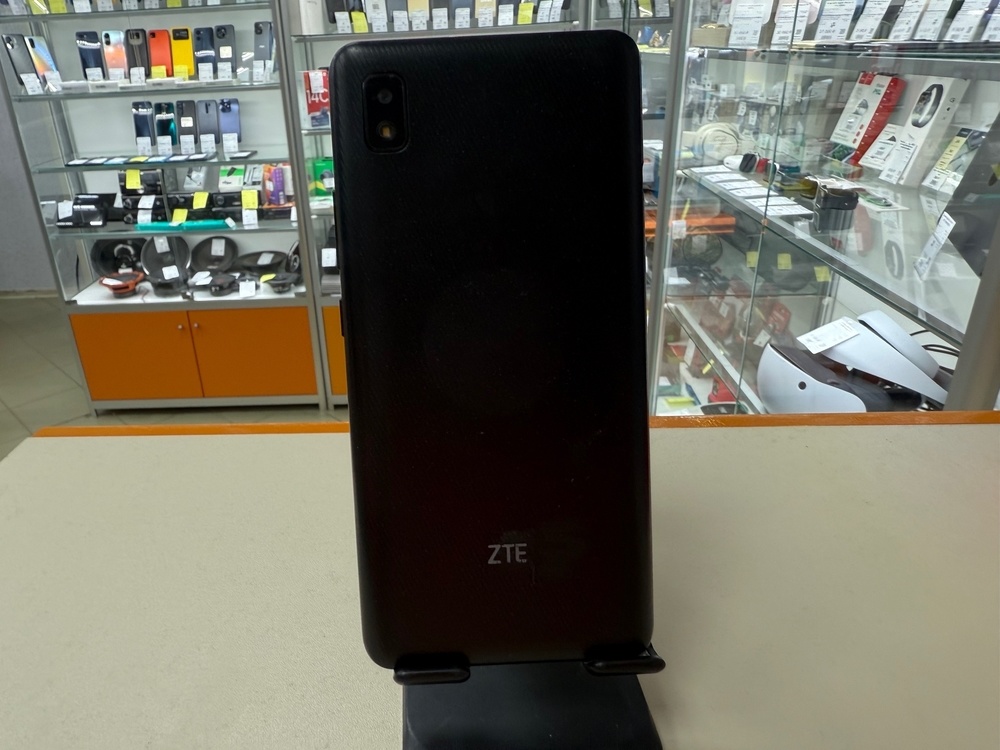 Смартфон ZTE Blade L210