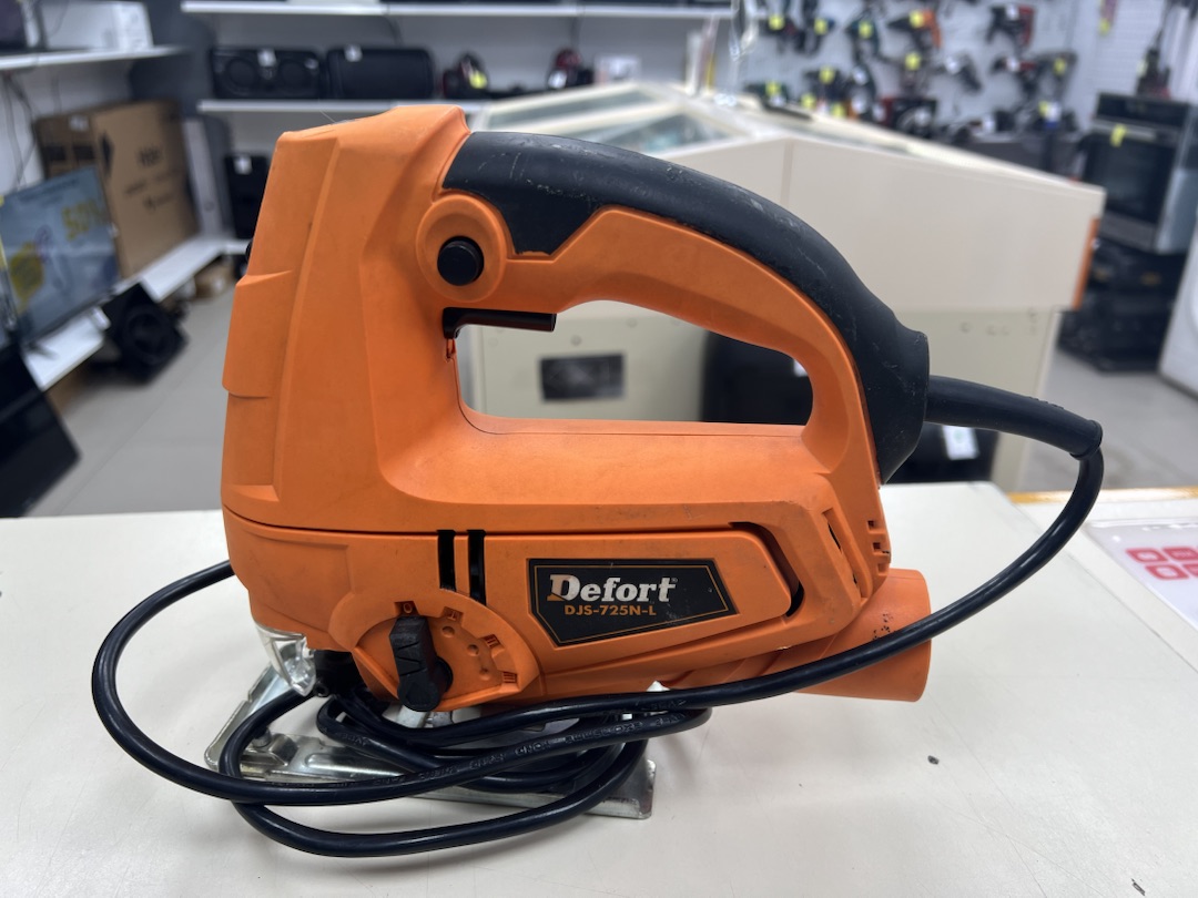 Лобзик Defort DJS-725N-L