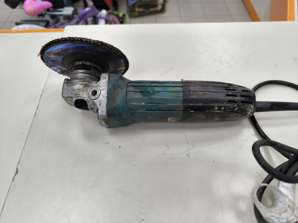 Угловая шлифмашина Makita GA5030