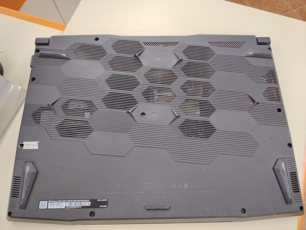 Ноутбук MSI Katana GF76 12UE-660RU; Core I5-12450H, GeForce RTX 3060, 16 Гб, 500 Гб, Нет