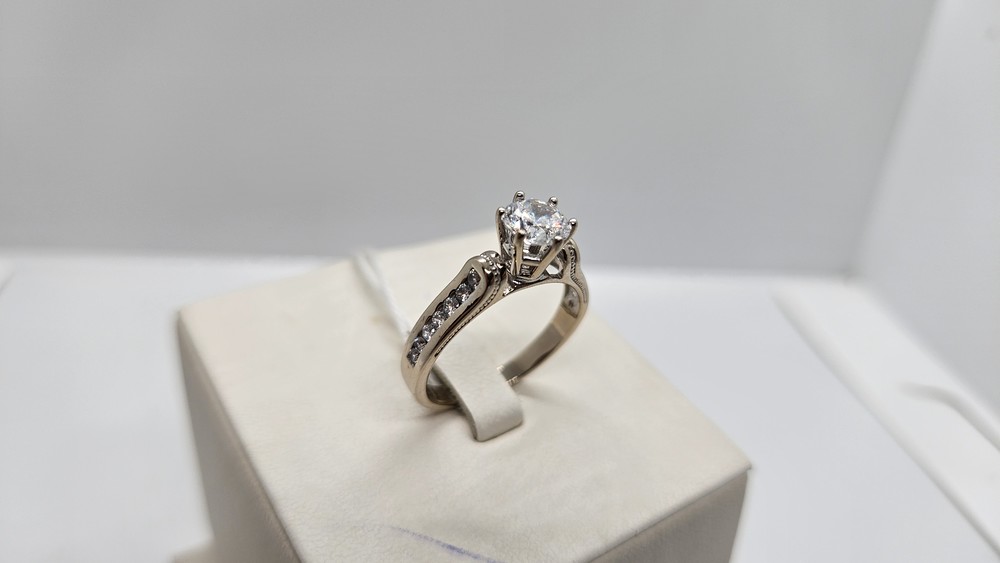 КОЛКМИ585 КОЛЬЦО С КАМНЯМИ (Au 585) КОЛКМИ585 КОЛЬЦО С КАМНЯМИ (Au 585)