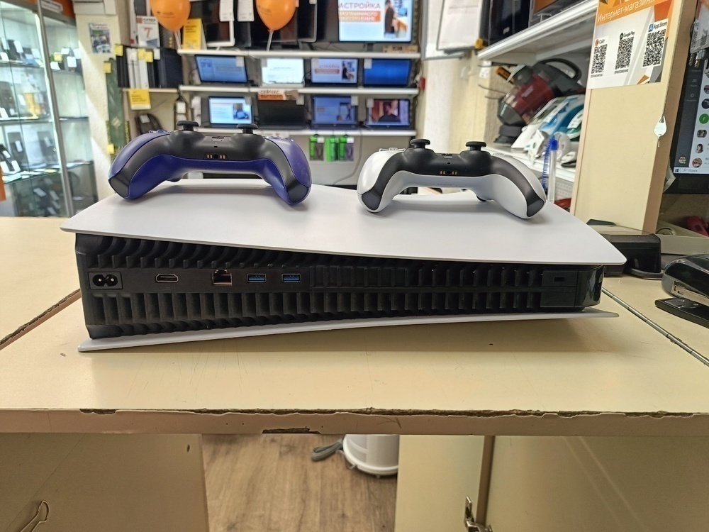 Игровая приставка PlayStation 5 825Gb (С дисководом)