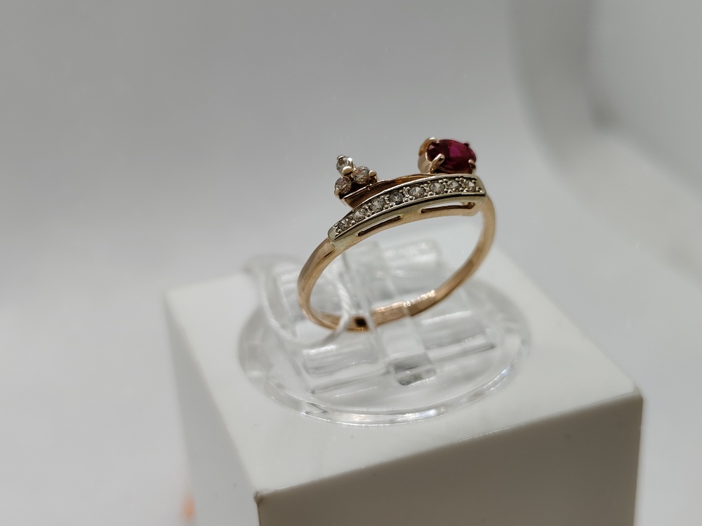 КОЛЬЦО С КАМНЯМИ (Au 585)