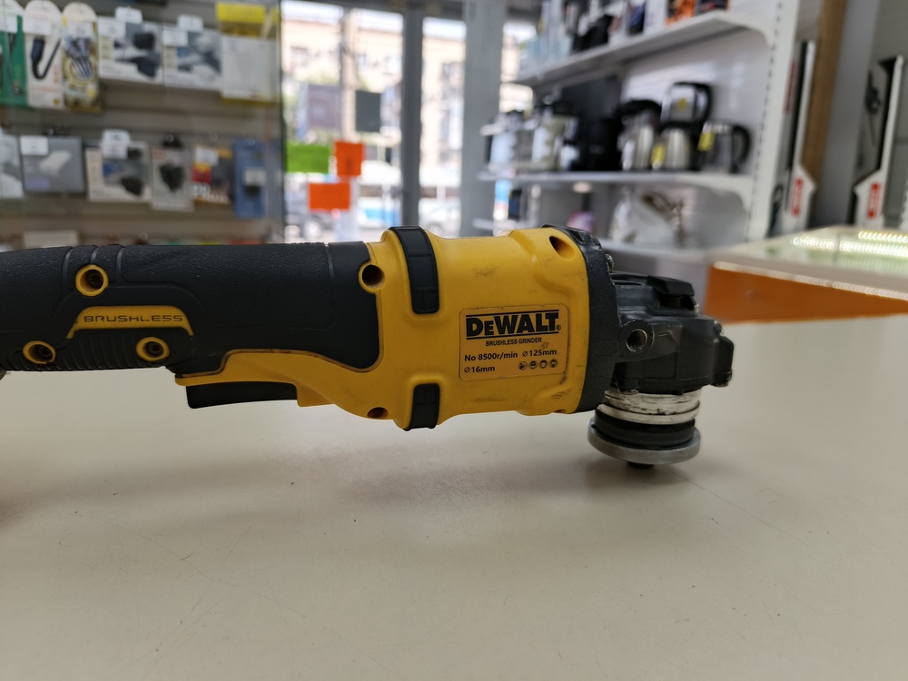 Угловая шлифмашина Dewalt 125
